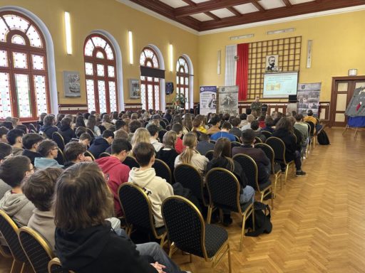 Wykład płk dr Grzegorza Kaliciaka dla uczniów I Liceum Ogólnokształcącego w Giżycku