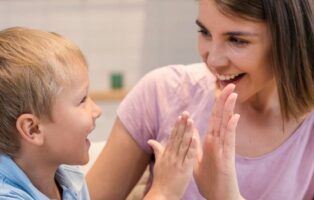Jak rozwijać samodzielność u dziecka – poradnik dla rodziców